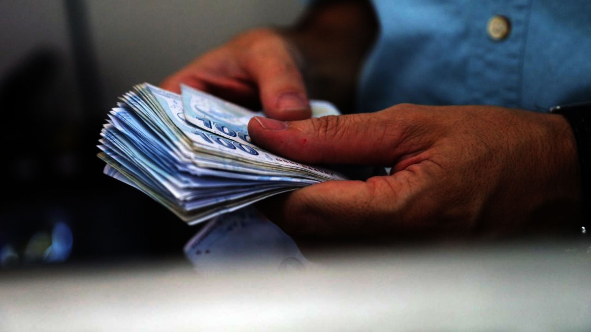 Emeklilere 5 bin liralık ödemenin tarihi belli oldu Çalışmayan emeklilere ödenmesi planlanan 5 bin lira tutarındaki tek seferlik