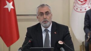Emeklilerin beklediği açıklama geldi. Çalışmayan emeklilere verilecek 5 bin liralık