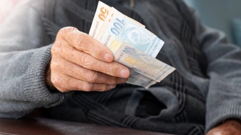Emeklilerin zam beklentisi bir süredir gündemde yerini aldı. Çalışma ve