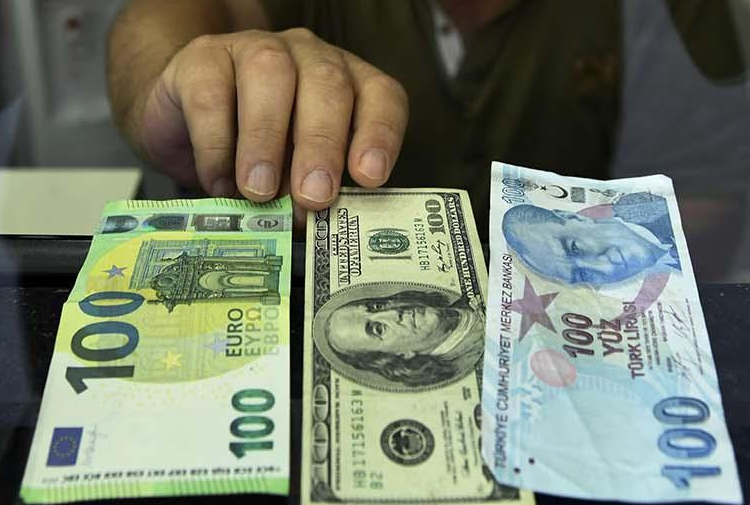 Yeni haftaya başlarken dolar, yine rekor seviyelere ulaştı. Uzmanlar, doların