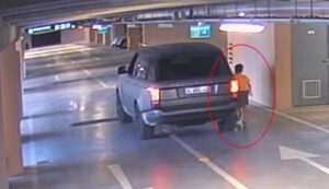 İzmir’deki bir rezidansın otoparkında yeğeni 8 yaşındaki Kutsal Hazar Eymen