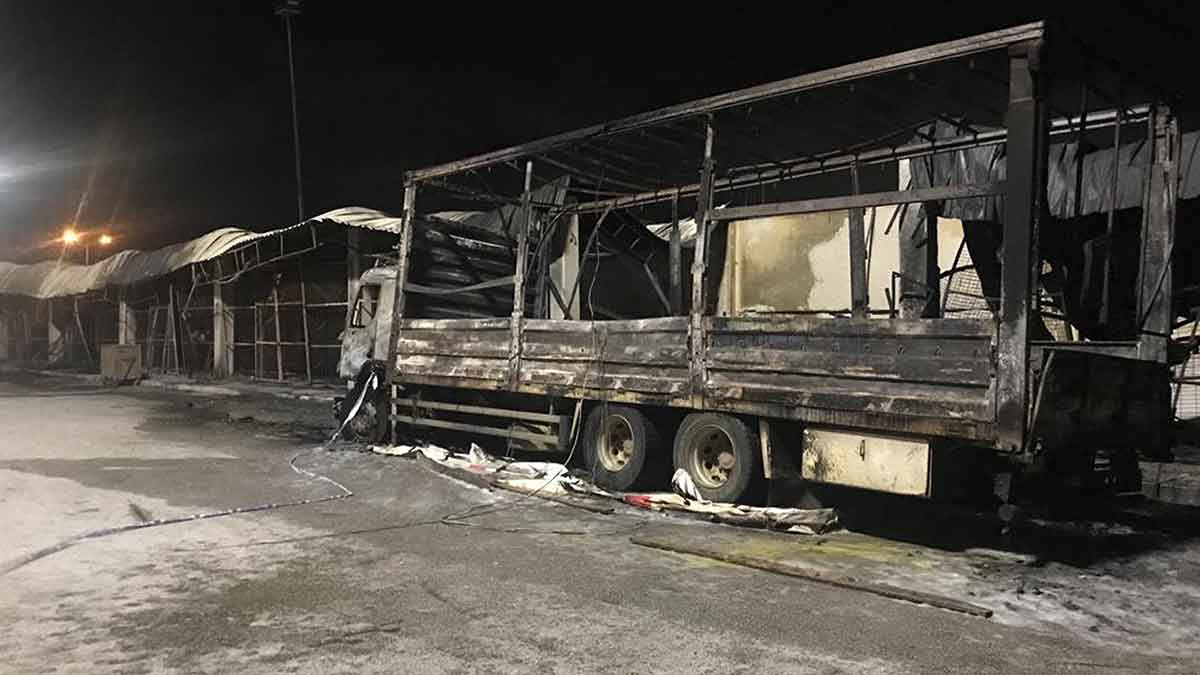 İzmir’in Buca ilçesinde Sebze ve Meyve Toptancı Hali’nde çıkan yangında