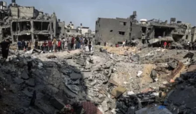 İsrail, Bureyc Mülteci Kampı’na yeniden saldırdı : En az 20 kişi hayatını kaybetti