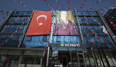 İYİ Parti’de peş peşe ayrılık : Durmuş Yılmaz ve Bahadır Erdem istifalarını duyurdu