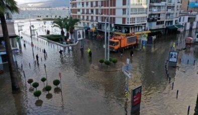 İzmir sel felaketinde birlikte güçlü: Büyükşehir’den nakdi destek kararı