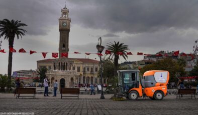 İzmir sokaklarında günde 20 ton atık toplanıyor