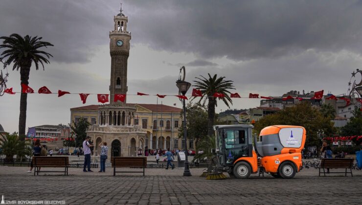 İzmir sokaklarında günde 20 ton atık toplanıyor
