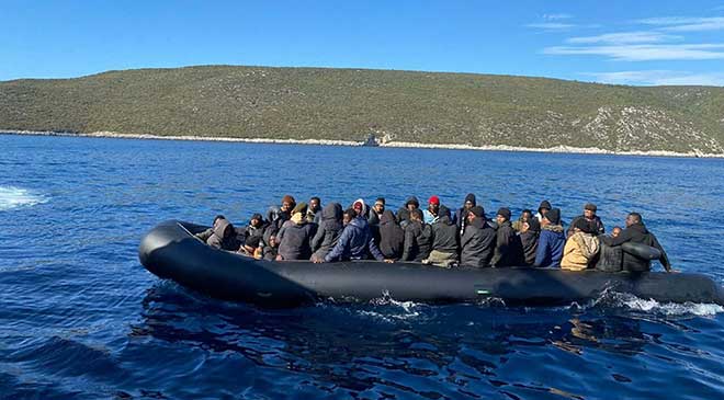 İzmir’de 48 kaçak göçmen yakalandı