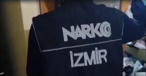 İZMİR’de polisin düzenlediği baskınlarda 5 kilo 403 gram metamfetamin, ruhsatsız