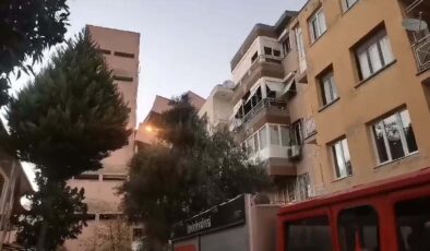 Karabağlar’daki okul binası yıkılırken bir apartmanın üstüne doğru yan yattı!