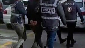 İzmir’de otomobil çalıp çekiciyle Karaman’a götürdükleri belirlenen 3 şüpheli tutuklandı.
