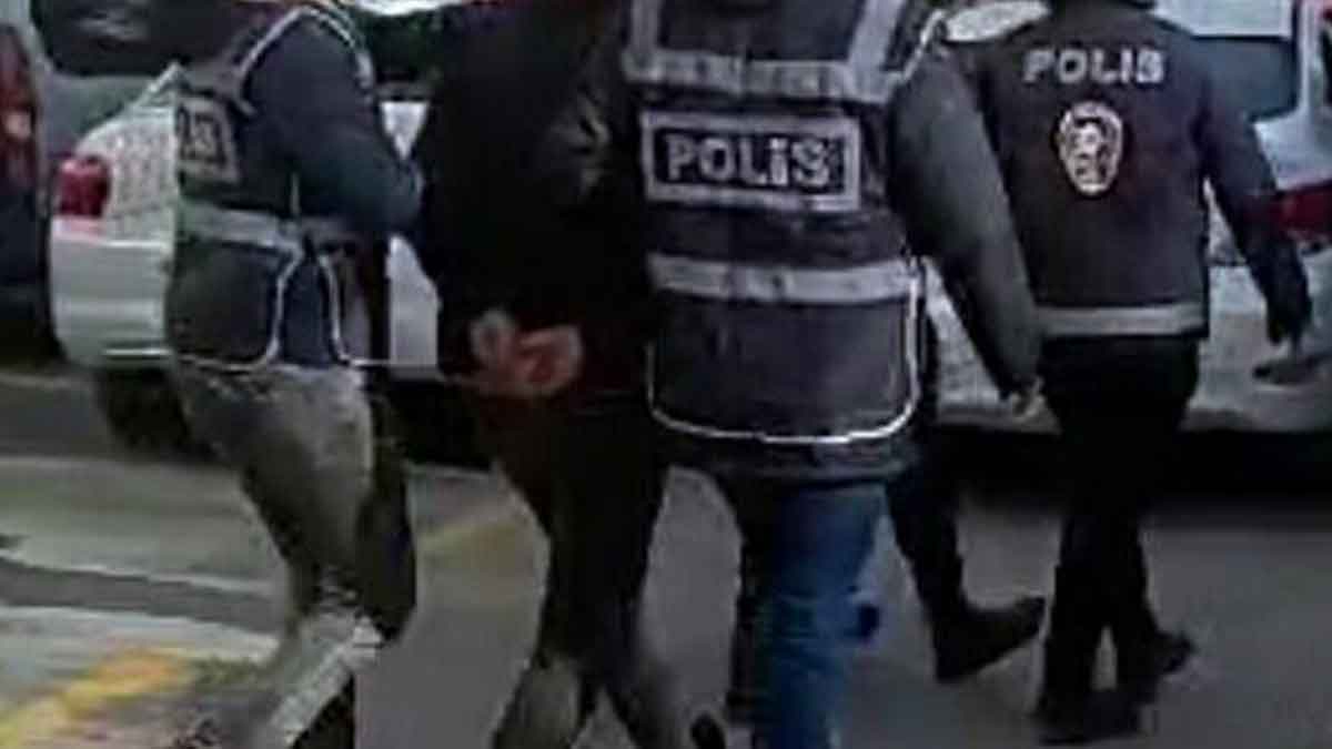 İzmir’de otomobil çalıp çekiciyle Karaman’a götürdükleri belirlenen 3 şüpheli tutuklandı.