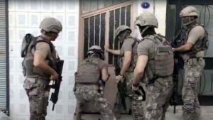 İzmir’de terör örgütü PKK/YPG adına faaliyet gösterdikleri tespit edilen 4