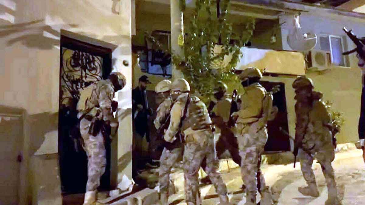 İzmir’de terör operasyonu: 8 gözaltı İzmir’de sosyal medya üzerinden PKK/KCK-PYD/YPG silahlı terör örgütünün propagandasını yaptıkları