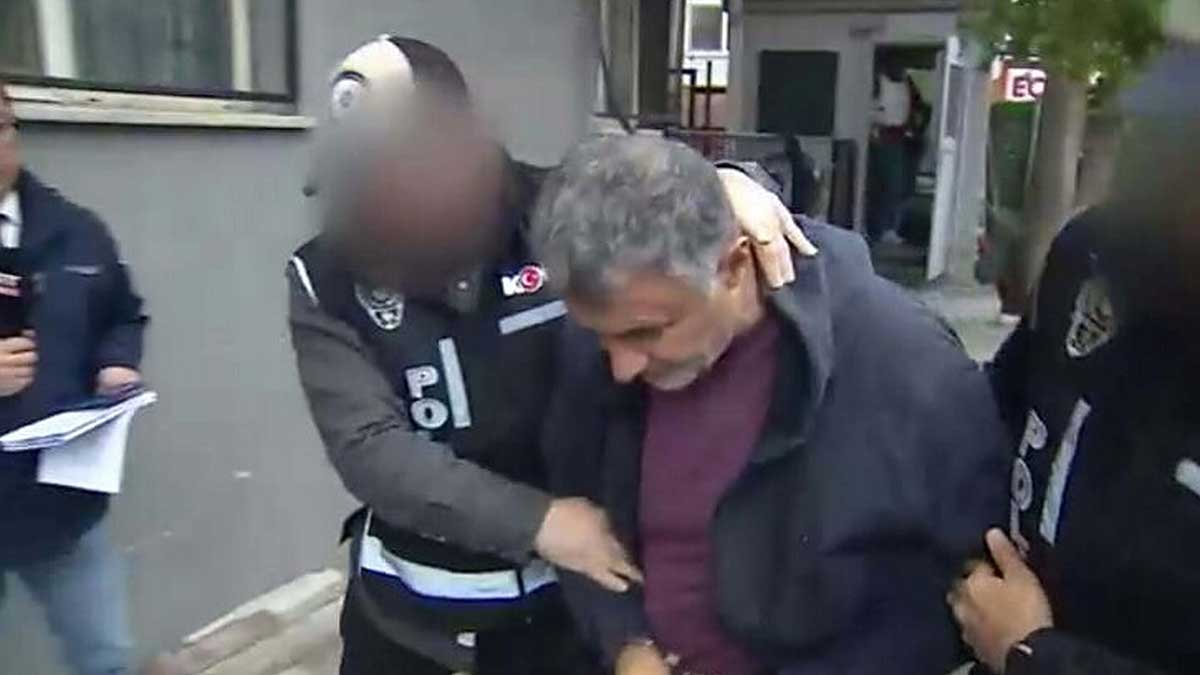 Zaman Gazetesi’nin yöneticilerinden firari Fetö’cü İstanbul’a gönderildi İzmir’in Çeşme ilçesinde, FETÖ/PDY soruşturması kapsamında hakkında yakalama emri bulunan,