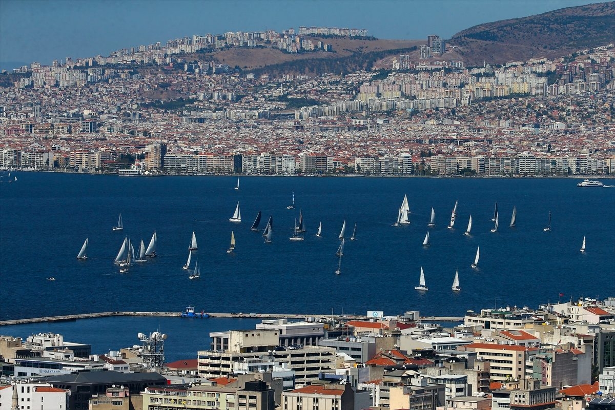 İzmir Körfezi’nin yoğun kirlilik yaşadığı iddialarına İZSU’ yanıt verdi. ‘dan