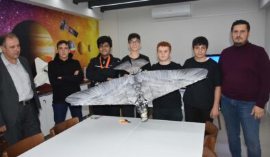 İzmir’de öğrencilerin askeri istihbarat yapan otonom kuşu Firnas, MEB’den birincilik aldı