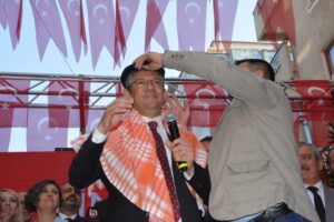 Cumhuriyet Halk Parti’sinin yeni Genel Başkanı Özgür Özel, Manisa’da yapmış