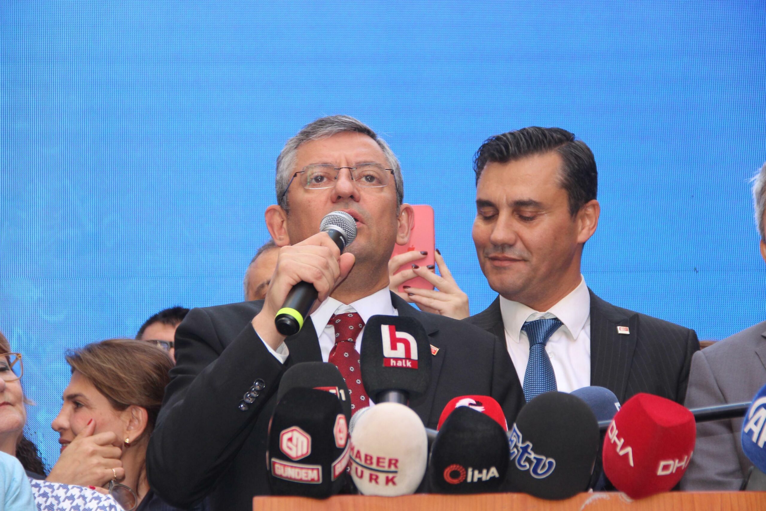 Kongre sürecinin zorlu geçtiğine dikkat çeken CHP Genel Başkanı Özgür
