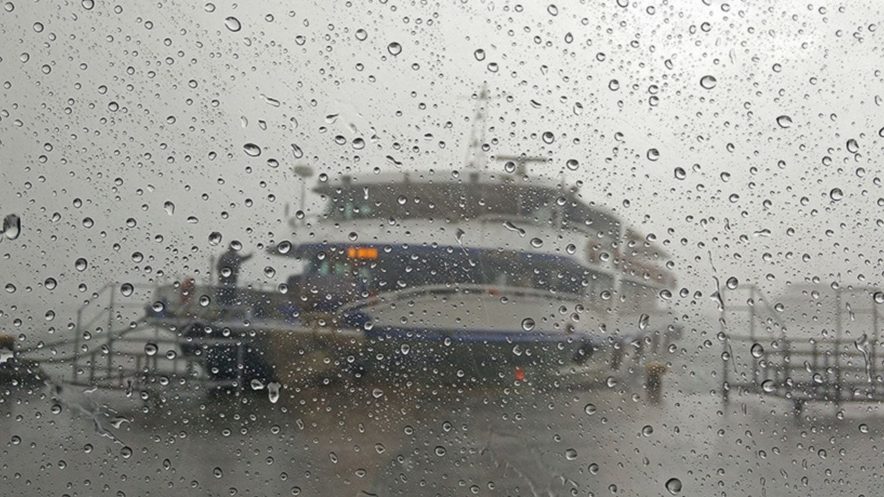 İzmir’de yağmur nedeniyle tüm vapur seferleri iptal: İZDENİZ’den açıklama İzmir’de sabah saatlerinde birden bastıran şiddetli sağanak yağmur nedeniyle cadde