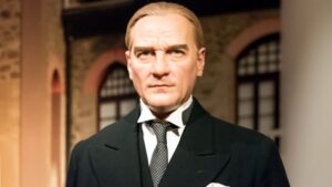 Türkiye Cumhuriyeti’nin kurucu önderi Mustafa Kemal Atatürk’ün balmumu heykeli, 10