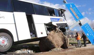 Tur otobüsü kaza yaptı… 2 kişi can verdi, çok sayıda yaralı