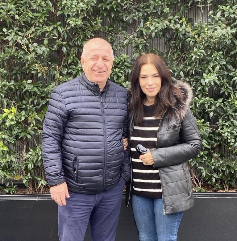 Oyuncu Yeşim Salkım, sosyal medya hesabından üye olduğu Zafer Partisi