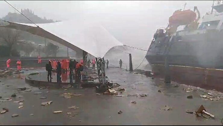 Zonguldak’ta şiddetli fırtına, gemiyi ikiye böldü