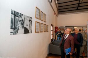 İzmir’de Tarihi Havagazı Fabrikası Gençlik Yerleşkesi’nde yer alan Araştırma Kütüphanesi,