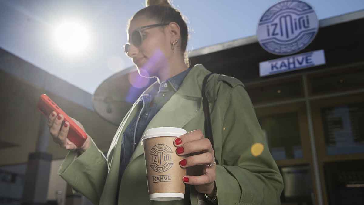 İzmir Büyükşehir Belediyesi Meslek Fabrikası’nın yetiştirdiği baristaların da istihdam edildiği