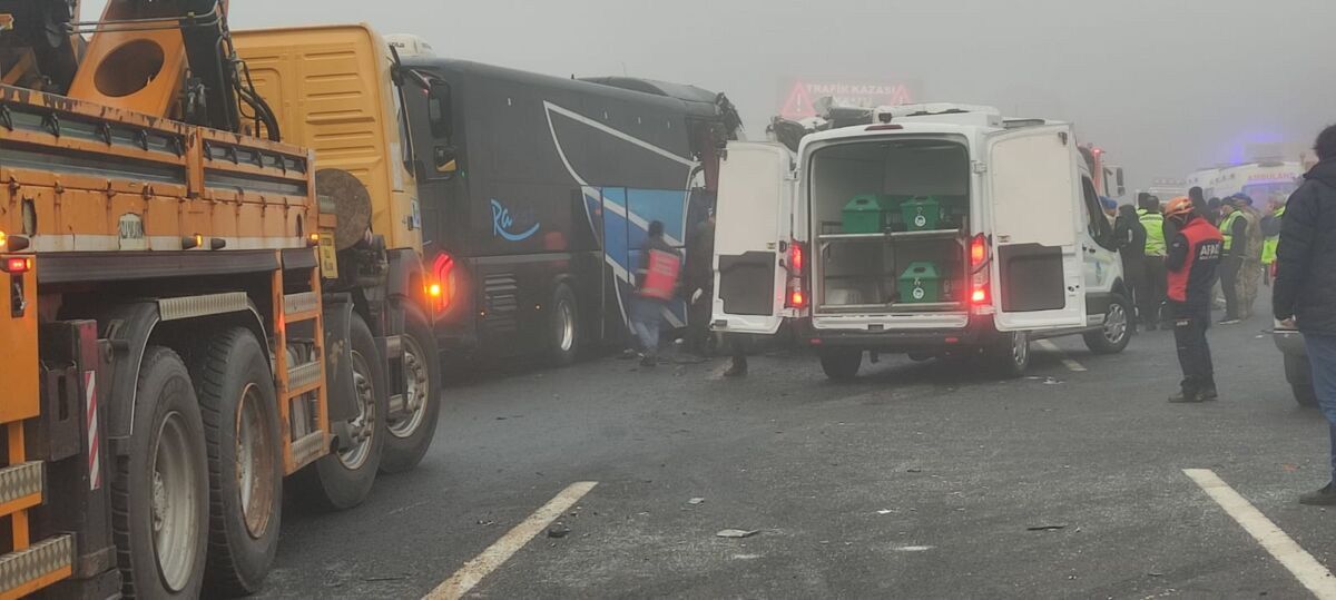 Sakarya’da Kuzey Marmara Otoyolu’nda yoğun sis nedeniyle meydana gelen 7