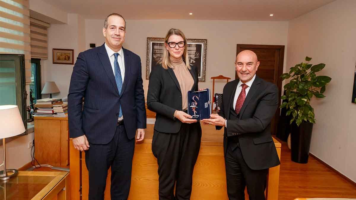 İzmir Büyükşehir Belediye Başkanı Tunç Soyer, İsveç’in İstanbul Başkonsolosu Johanna