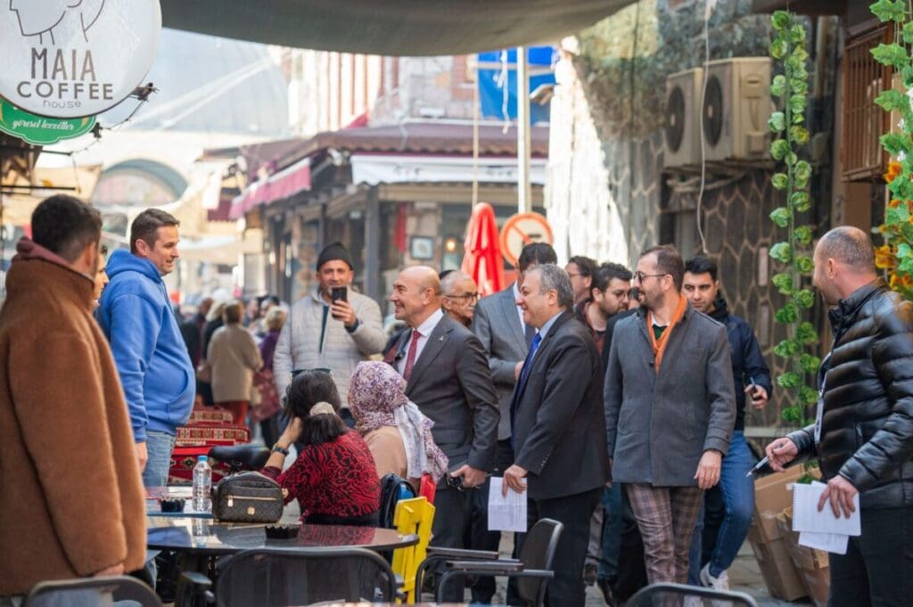 Başkan Soyer tarihi çarşıda konuştu: Kemeraltı İzmir’in mücevheridir