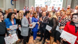 İzmir Büyükşehir Belediyesi’nin düzenlediği “Fark Yaratan Muhtarlar” etkinliği kapsamında bu