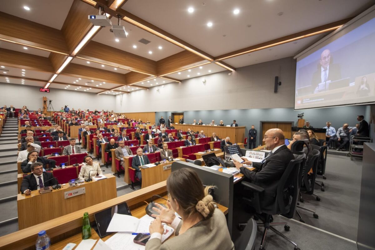 İzmir Büyükşehir Belediyesi’nin Aralık ayı olağan meclis toplantısı Başkan Tunç
