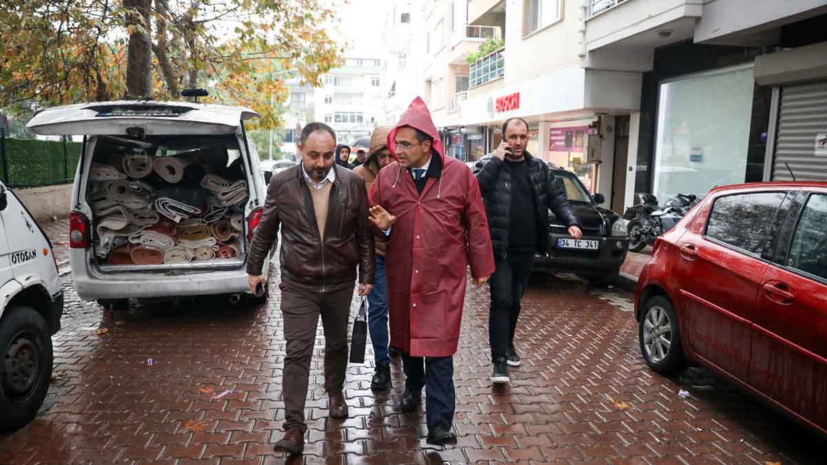 İzmir Büyükşehir Belediye Başkan Aday Adayı Olgun Atila’nın yağmur çamur