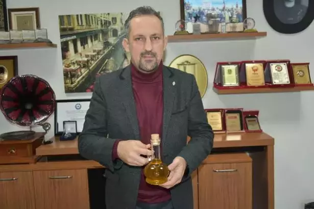 Gıda Mühendisleri Odası İzmir Şube Başkanı Uğur Toprak, zeytinyağında hileli