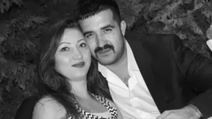 İzmir’in Karabağlar ilçesinde Kayhan Barbak (39), iddiaya göre, ‘kıskançlık’ nedeniyle tartıştığı