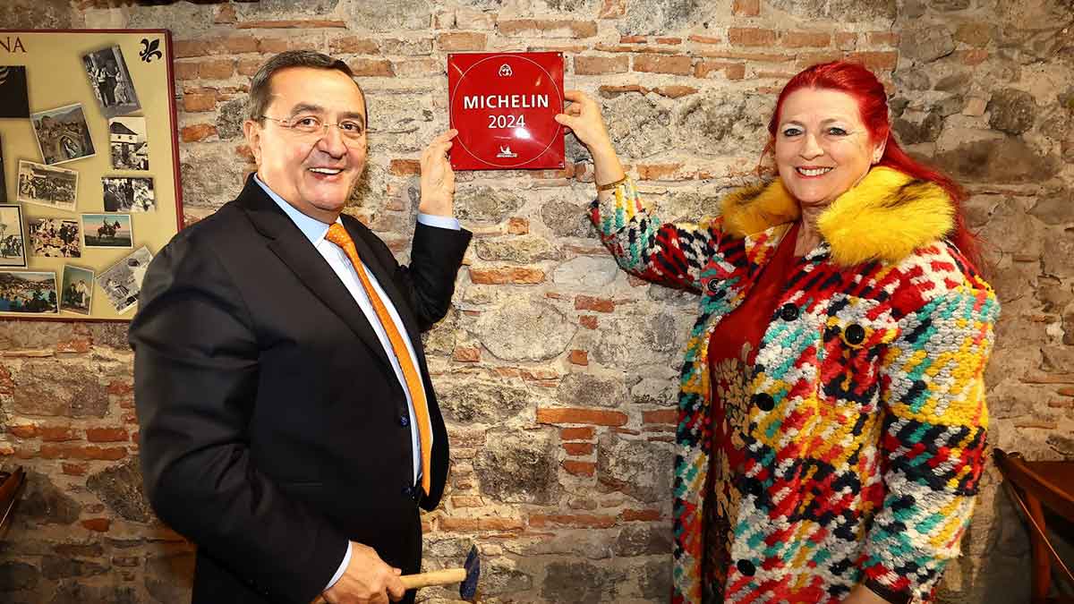 Konak Belediye Başkanı Abdül Batur, Ayşa Boşnak Börekçisi ve Ev