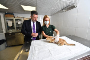 Kültürel ve sosyal çalışmalarıyla toplumun her kesimine hizmet üreten Bayraklı