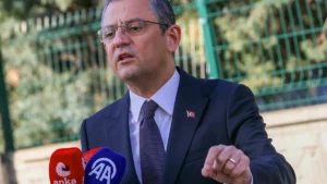 CHP lideri Özgür Özel, Manisa’da AK Parti Sözcüsü Ömer Çelik’e