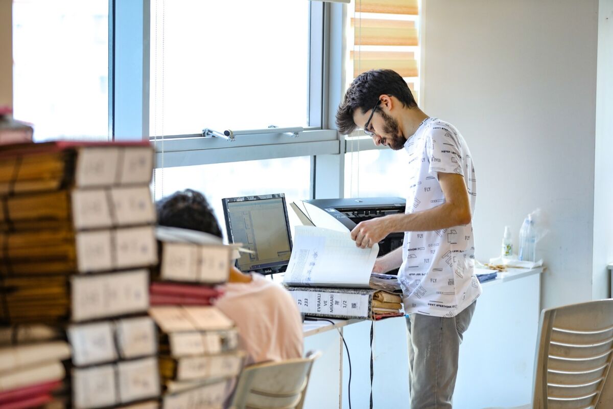 Bayraklı Belediyesi, tüm arşivi dijital ortama taşımak için İZKA’dan hibe