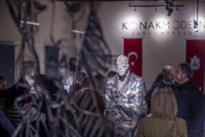 Konak Belediyesi, tarihi bir binayı dönüştürerek yeni bir sanat merkezini