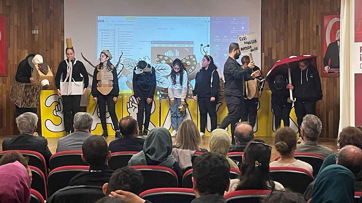 Karabağlar Sadettin Tezcan Özel Eğitim Meslek Okulu öğrencileri, 3 Aralık