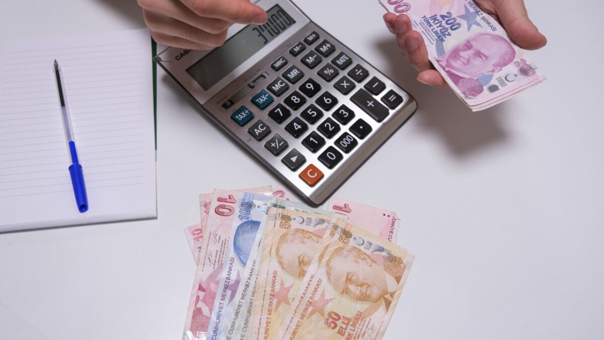 Milyonlarca vatandaşın gözü Asgari Ücret Tespit Komisyonu’nun yapacağı toplantıya kilitlenirken,