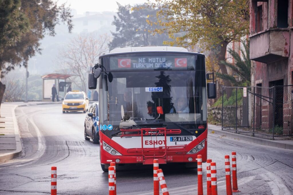 Toplu ulaşım araçlarında Ata'nın sözleri