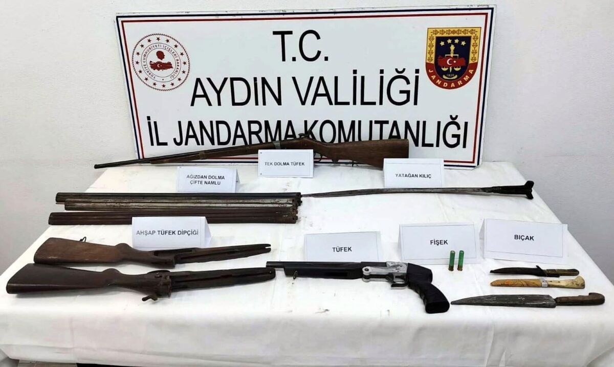 Aydın’da jandarmanın düzenlediği operasyonda Osmanlı dönemine ait olduğu değerlendirilen kılıç