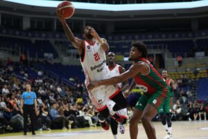 Erkekler Basketbol Süper Ligi’nin 10’uncu haftasında Pınar Karşıyaka, deplasmanda 93-85