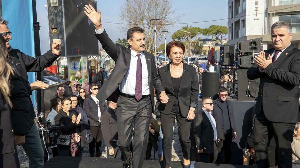 İzmir’in Dikili Belediye Başkanı Adil Kırgöz, 31 Mart 2024 yerel