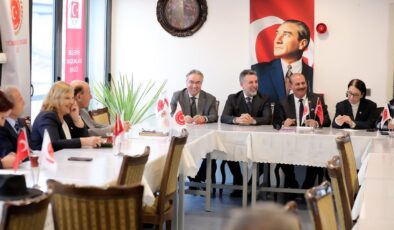 Bayraklı’da Başkan Sandal’a destek: ‘Türkiye’ye örnek olduk’